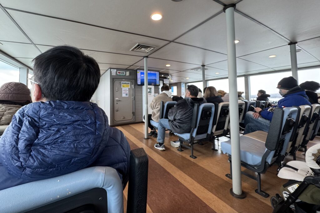 仁王丸船内